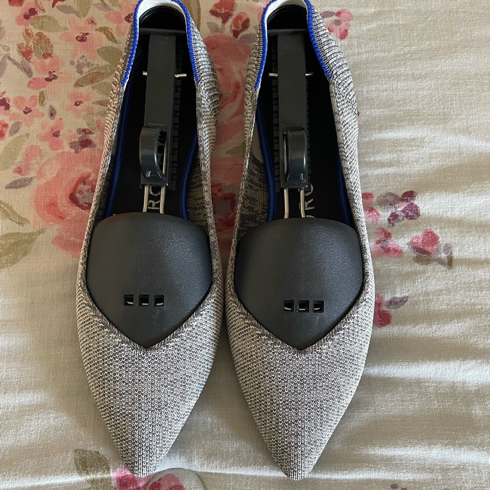 Gently Used Retired Heather Grey Rothy’s Points- 9